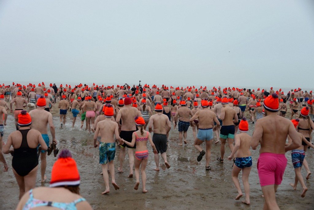 ../Images/Nieuwjaarsduik Noordwijk 2020 064.jpg